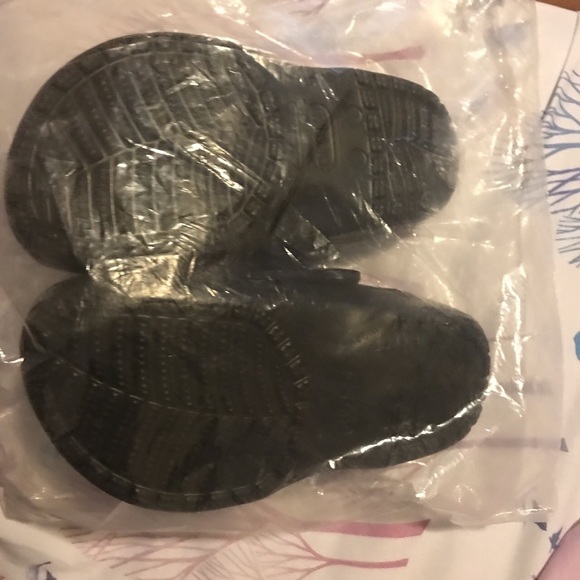 Junior crocs size 1 - Picture 2 of 4